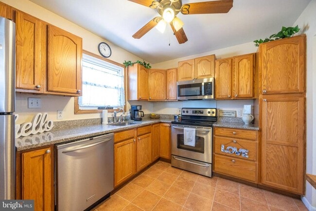 Building Photo - 120 Marta Dr