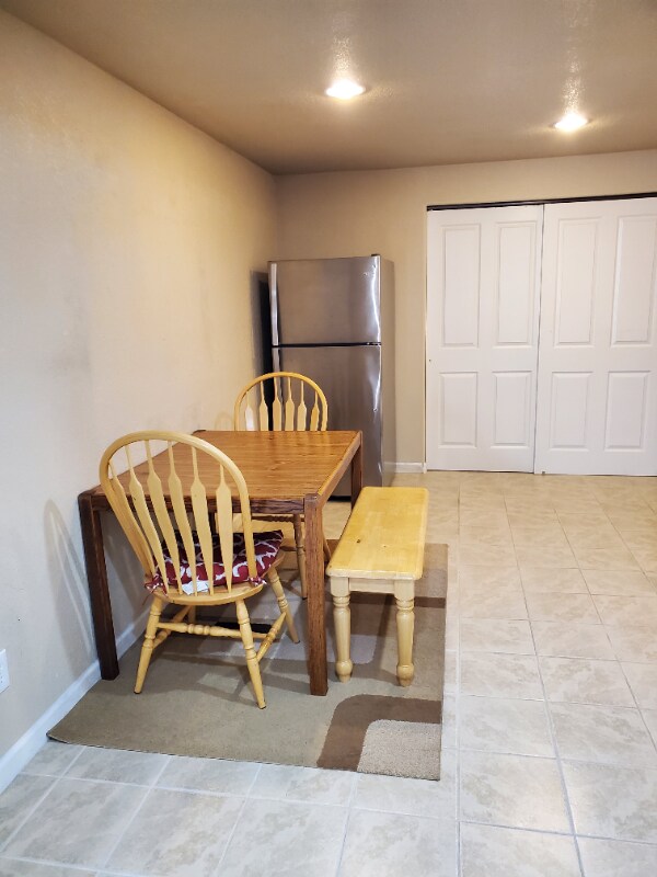 Building Photo - 2532 Iowa Dr