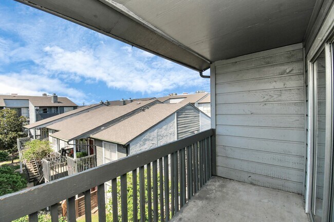 Building Photo - 5959 Bonhomme Rd