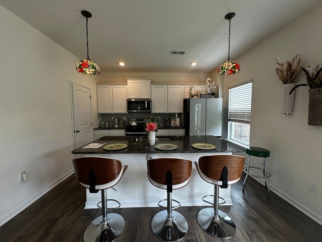 Building Photo - 3 bed/2.5 bath with garage - E Morristown, TN