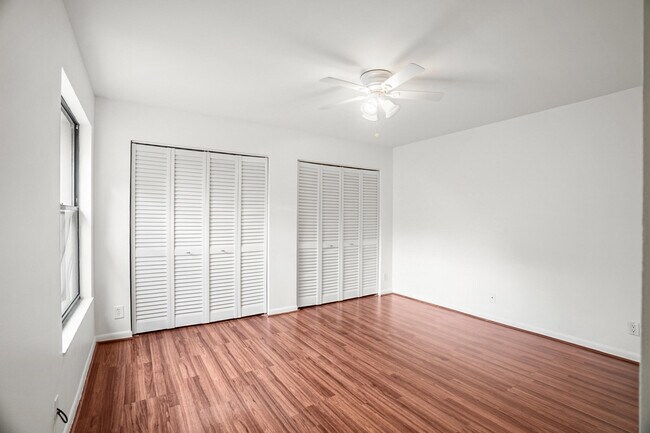 Building Photo - 7690 Courtyard W Run