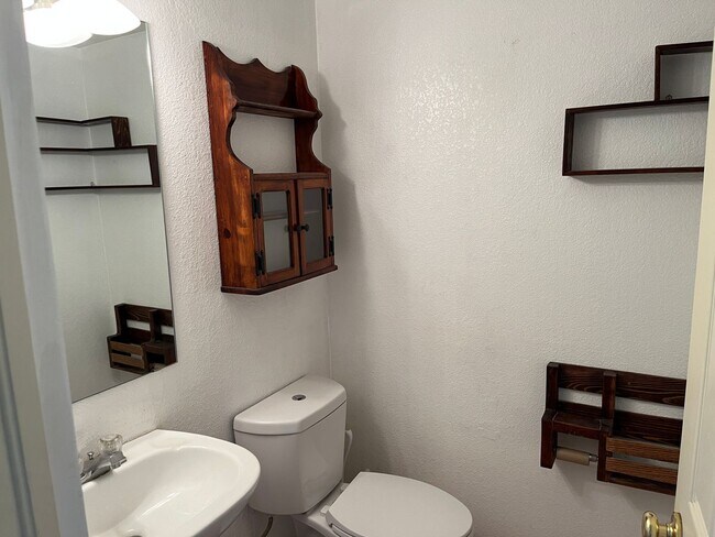 Building Photo - 3 bed 2.5 bath house beside Bear Creek Par...