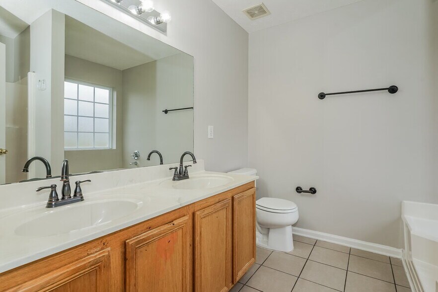 Building Photo - 897 Lavergne Ln