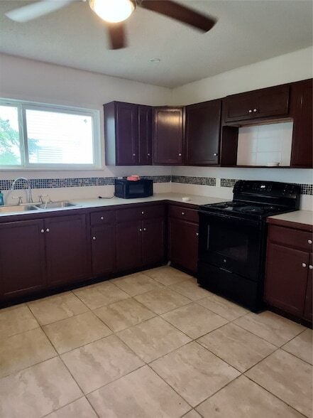 Building Photo - 527 W 6th St