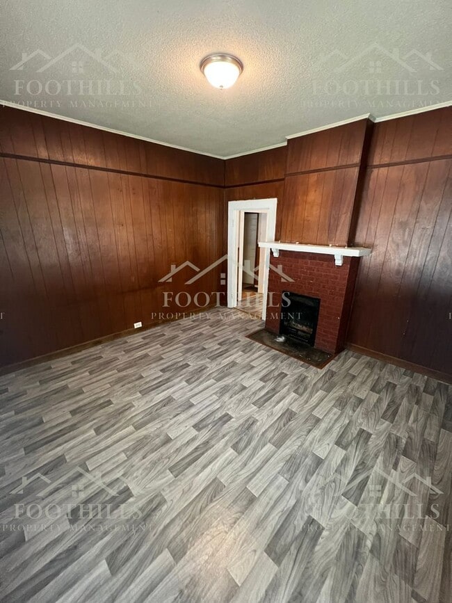 Building Photo - Spacious 3 Bedroom Home Near Anderson Univ...