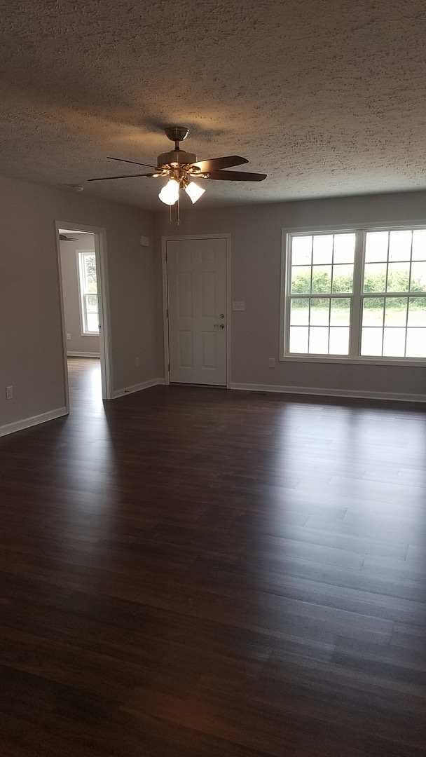 Building Photo - COMING SOON...Gorgeous 3 Bedroom Home Centrally Located in Manchester