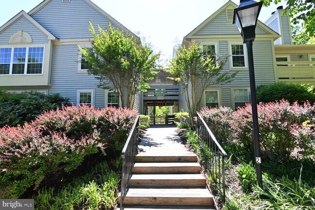 Building Photo - 2220 Springwood Dr