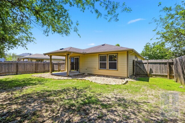 Building Photo - 228 Pearl Lake Dr