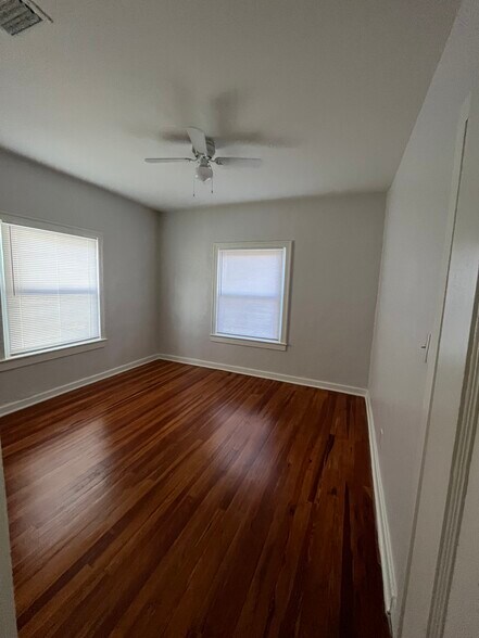 Building Photo - 2149 Mango Pl