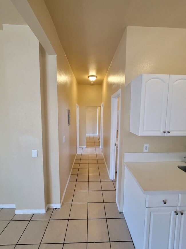 Building Photo - Large 4bd/2bth Unit in Logan Heights with ...