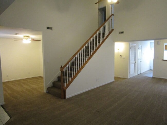 Building Photo - 1704-1706-1706 Louise Cir