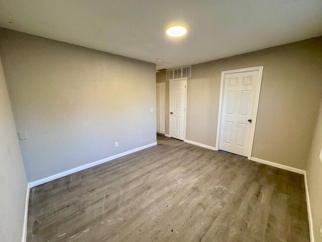 Building Photo - 228 SE 121st Rd