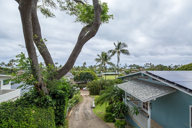 Building Photo - Very clean and bright 1 bedroom, 2 bath in Lanikai with views! All utilities!