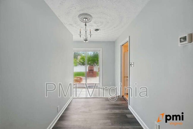 Building Photo - 812 Jasmine Ave