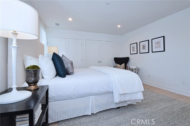 Building Photo - 4641 Cahuenga Blvd