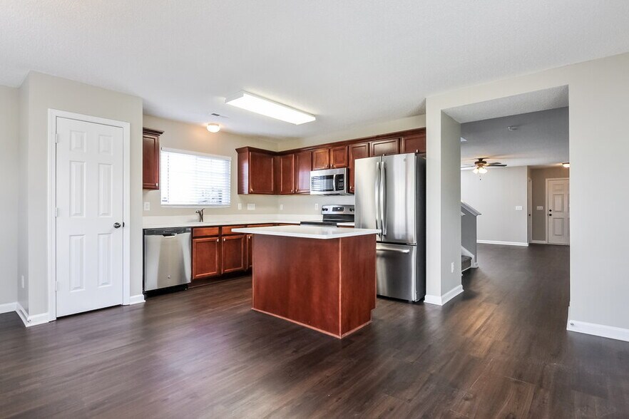Building Photo - 1101 Tellis Dr