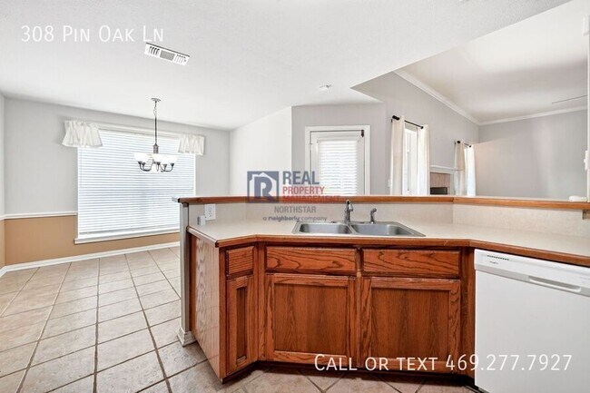 Building Photo - 308 Pin Oak Ln
