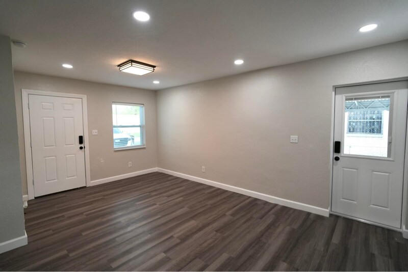 Building Photo - 885 Ruby Ave