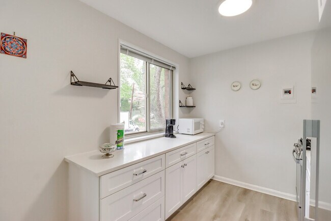 Building Photo - 2710 Macomb St NW