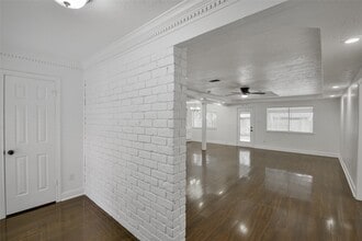 Building Photo - 2075 Little Cedar Dr