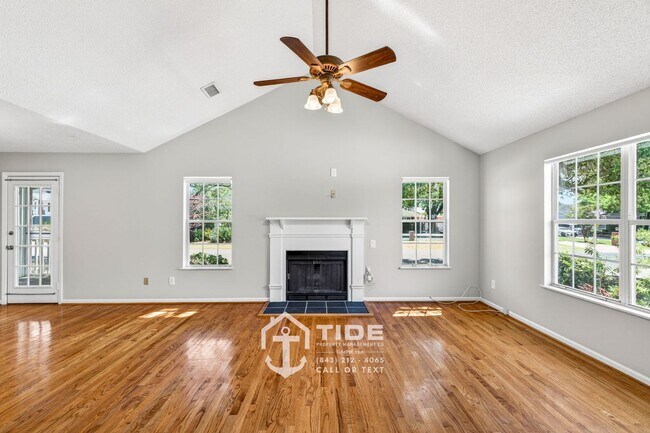 Building Photo - Modern Living in the Heart of West Ashley