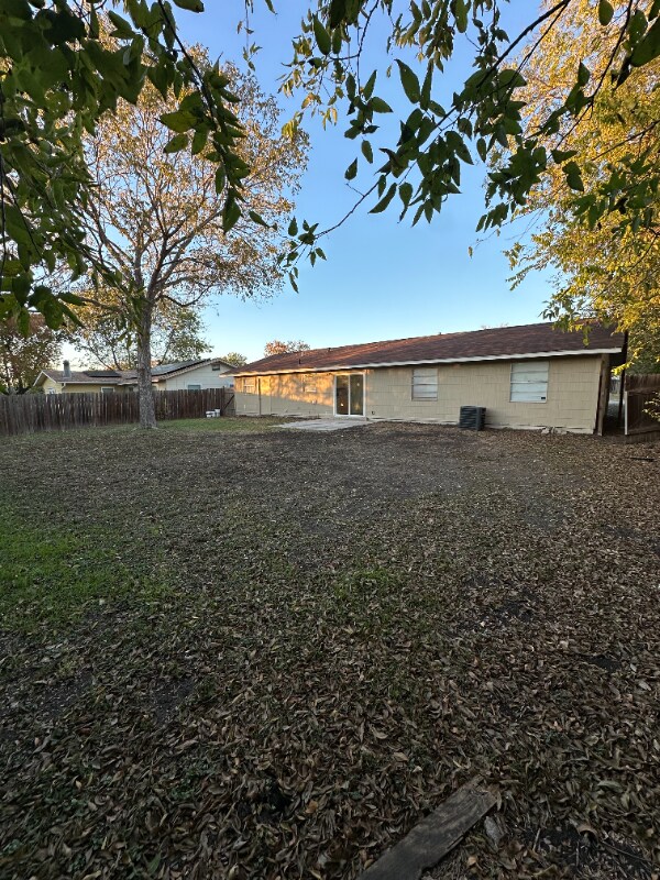 Building Photo - 7206 Glen Haven Dr