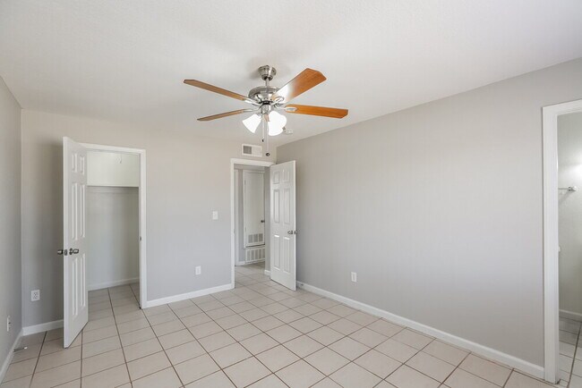 Building Photo - 5233 W Cypress St