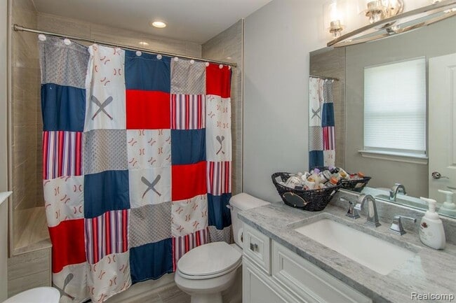 Building Photo - 53081 Enclave Cir