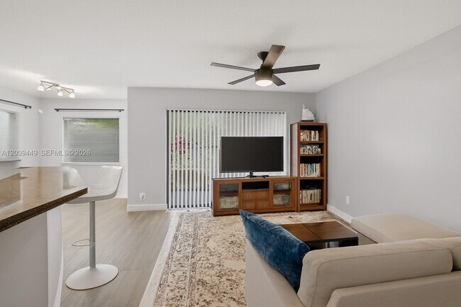 Building Photo - 9999 Summerbreeze Dr