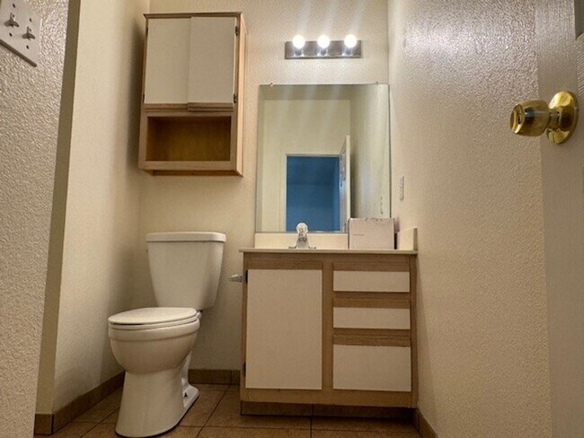 Building Photo - 2834