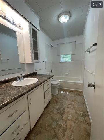 Building Photo - 403 Live Oak St