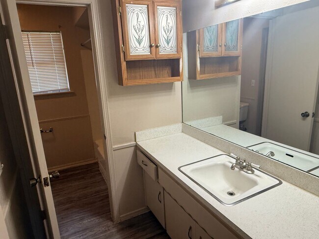 Building Photo - New paint and appliances, luxury vinyl plank and a fenced yard, these 3 beds 1.5 bath is ready fo...