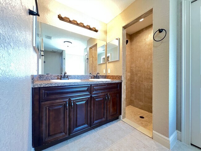 Building Photo - Beautiful 3 BD/2BA Home in Beautiful Ocklawaha!!!