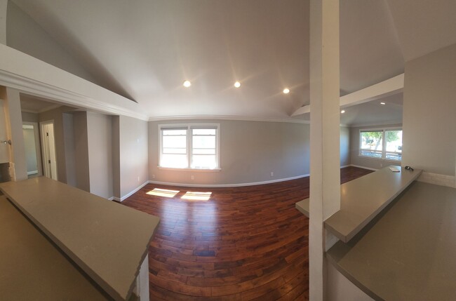 Building Photo - Beautiful, updated home close to Poly and ...