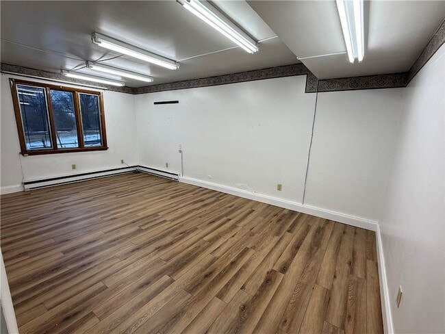 Building Photo - 825 10th Ave