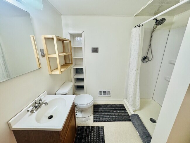 Building Photo - Spacious 5-Bed Home with Finished Basement & Gleaming Hardwood Floors in St. Louis Park!