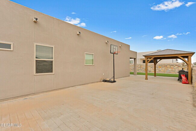 Building Photo - 824 Paseo Solar Dr