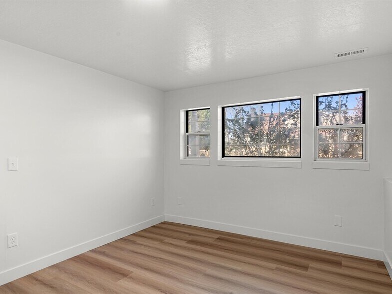 Building Photo - 2164 N 1450 E