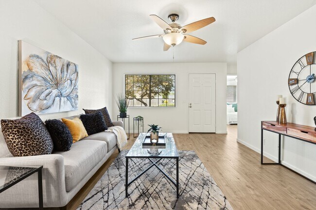 Building Photo - Chico-3 bed 1 bath Apartment that feels li...