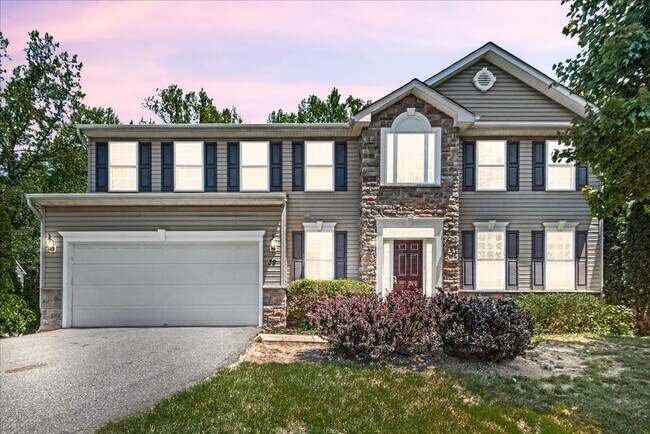 Primary Photo - CLOSE TO I-95 & QUANTICO!