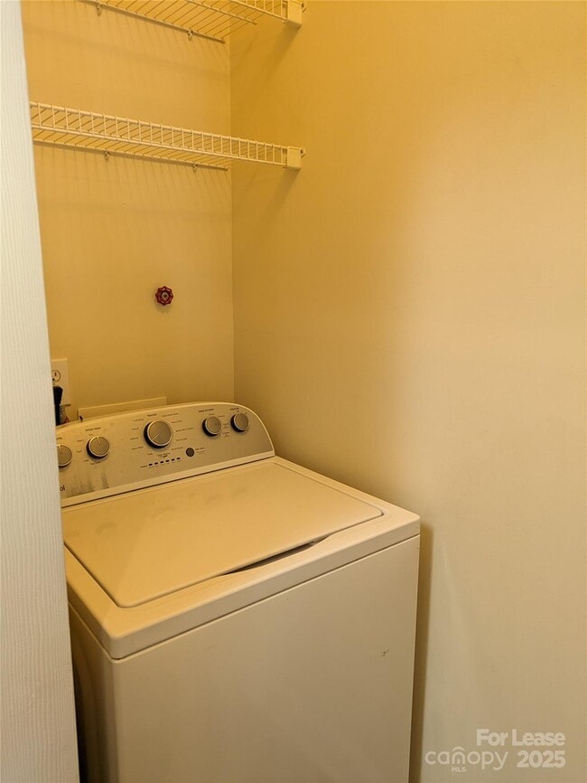 Building Photo - 917 Shearer St