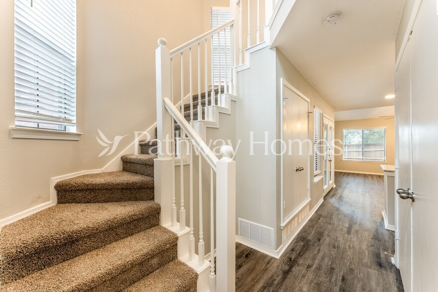 Building Photo - 920 Fairbanks Cir