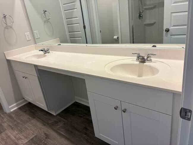 Building Photo - 5 Bedroom 2.5 Bathroom Home in Sunfish Cove in Sunset Beach, NC