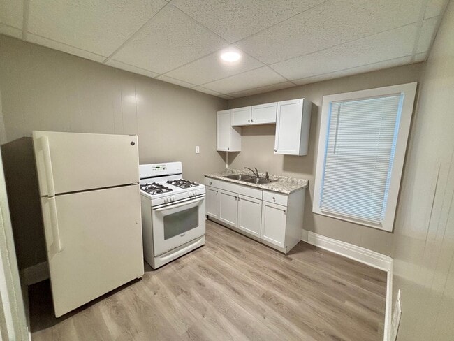 Building Photo - 1378-1382 Dewey Ave &amp; 304-310 Clay Ave