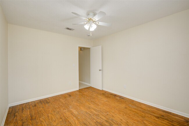 Building Photo - 5006 Westfield Village Dr