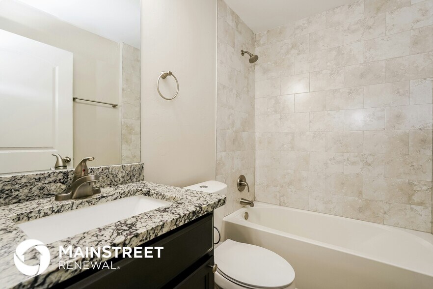 Building Photo - 1221 NE 4th Ave