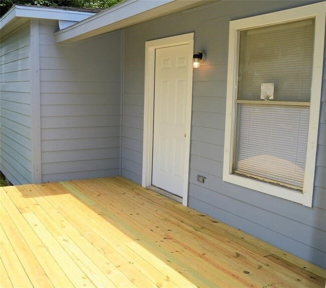 Building Photo - 1708 W 5th St