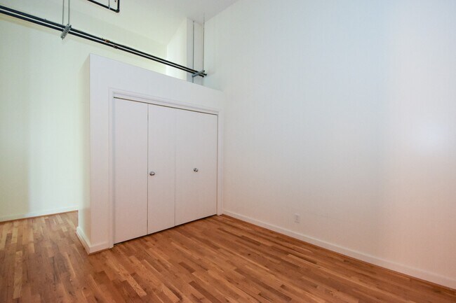 Building Photo - 915 Franklin St