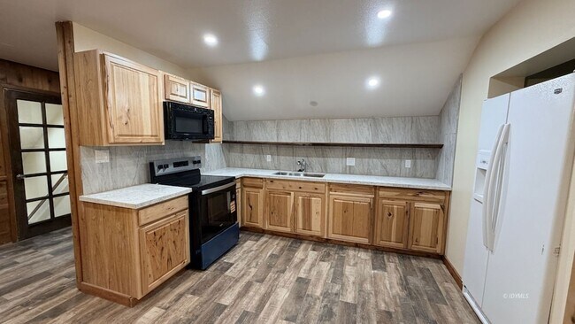 Building Photo - 54141 Pine Crest Ave