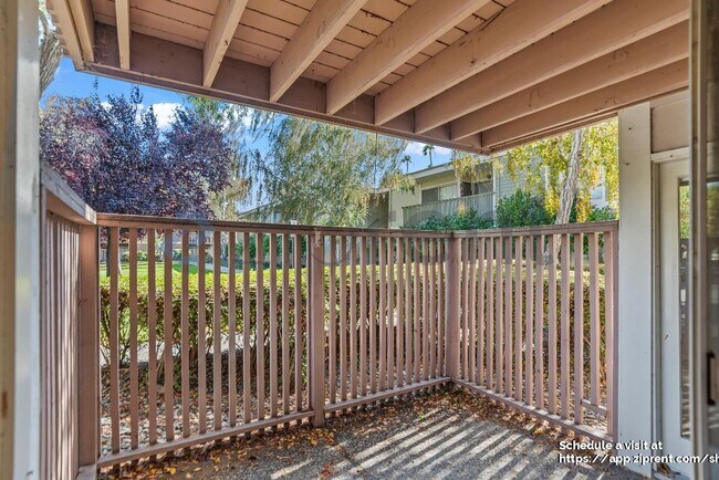 Building Photo - 280 Easy St